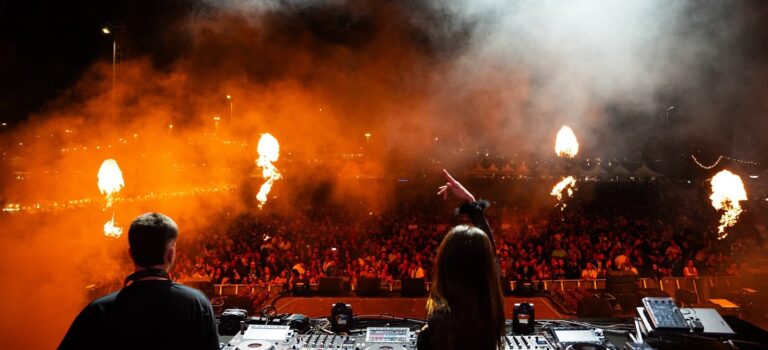 Las instituciones se lavan las manos ante KKR y sus festivales: solo un ayuntamiento le planta cara