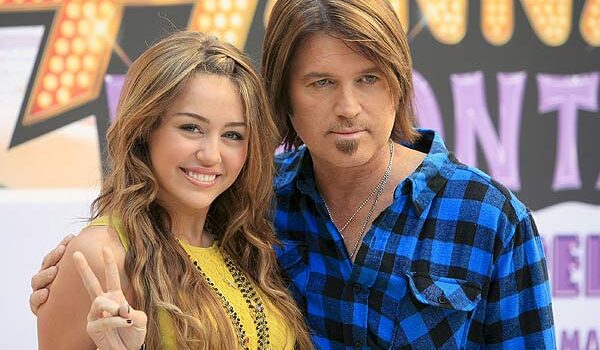 Del ‘Achy Breaky Heart’ al renacer country: la montaña rusa de Billy Ray, el padre de Miley Cyrus