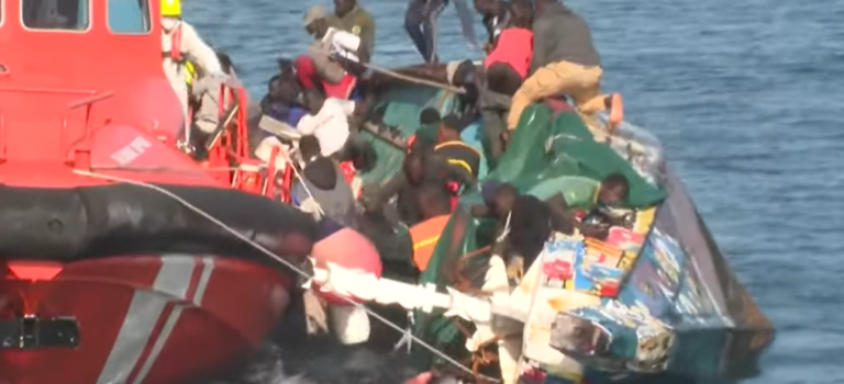 El drama del naufragio en el muelle de El Hierro, contado por testigos: «Vi a gente esperando a familiares que nunca llegaron»
