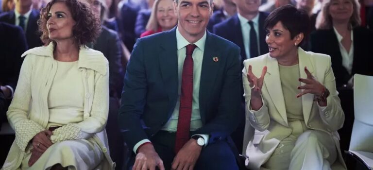El PSOE presenta una ley que sube impuestos a pisos turísticos y viviendas vacías y limita la compra a los extranjeros no residentes