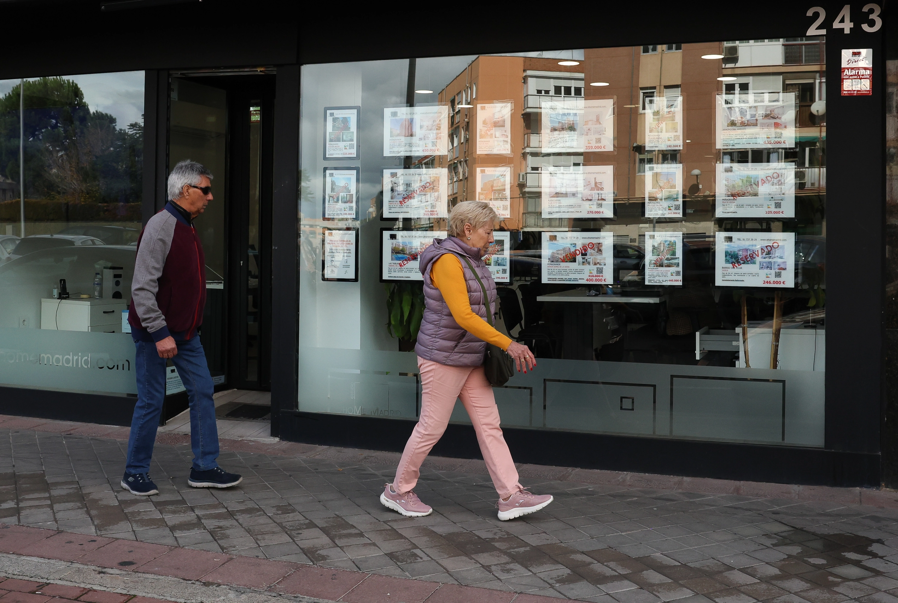 Tres de cada cuatro inquilinos no tienen ahorros para comprar una casa y la subida de precios duplica el alza del salario en jóvenes