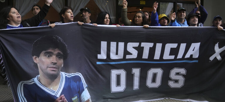Se anula el juicio por la muerte de Maradona tras la polémica exclusión de la jueza