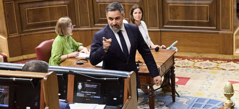 PP y Vox se echan al monte: Feijóo deslegitima sin pruebas el sistema electoral y Abascal pide bloquear el Constitucional