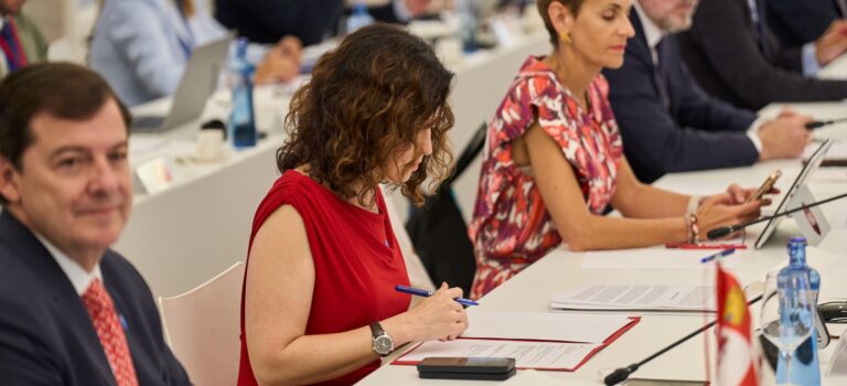 Sánchez presume de datos económicos al inicio de la Conferencia de Presidentes y evita mencionar los audios de Leire Díez