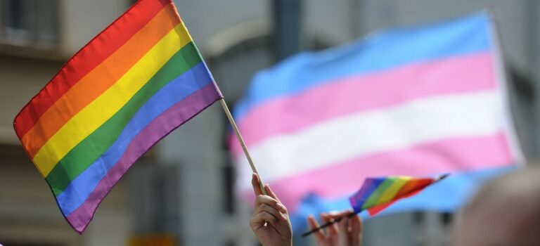 Sánchez se apoya en Zapatero como revulsivo ante el caso Koldo y defiende los derechos LGTBI amenazados: «España no es Hungría»