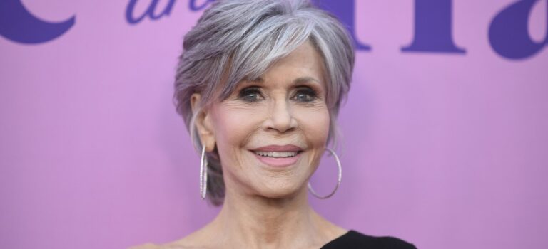 Jane Fonda (87 años): «Yo era una hija que veneraba totalmente a un padre que nunca verbalizaba amor ni afecto»