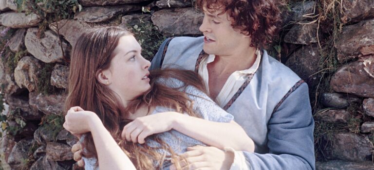 Anne Hathaway (42 años) se sincera sobre su último trabajo: «Es difícil presentarse cada día sabiendo que vas a ser un desastre»