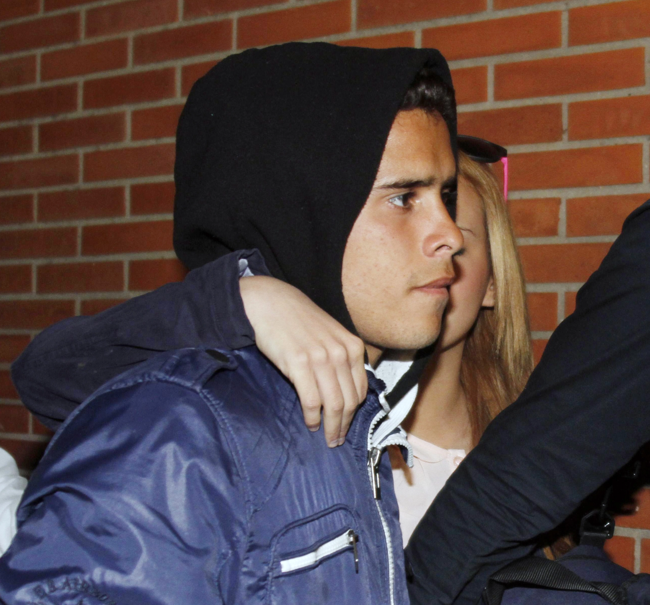 José Fernando se refugia en Ortega Cano tras el entierro de Michu y evita hablar de la custodia de su hija con ella