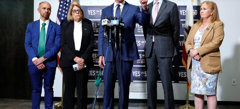 El gobernador de California da con la tecla troleando a Trump y enseña a los demócratas cómo combatirlo