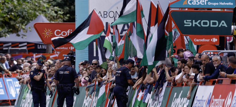 La Vuelta ya la ha ganado el boicot a Israel: las protestas al paso de la carrera abren un debate en el mundo del deporte