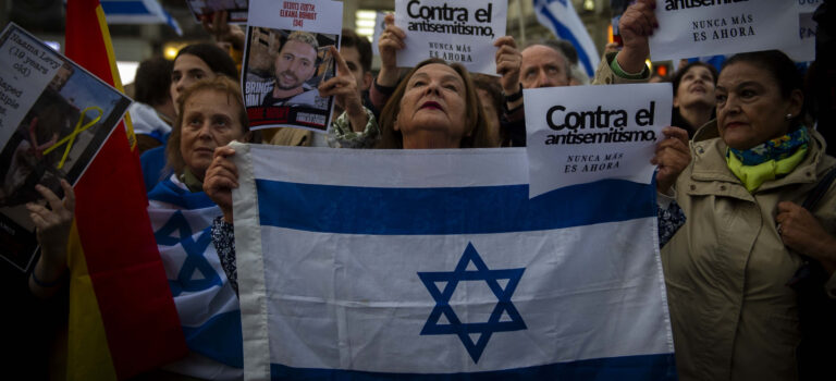 El lobby sionista que denunció las protestas en La Vuelta llevó sin éxito a los tribunales a Belarra, Colau y activistas contra el genocidio