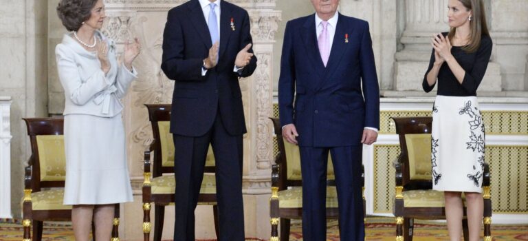 Las falsedades con las que Juan Carlos I vende las memorias que buscan lavar su imagen