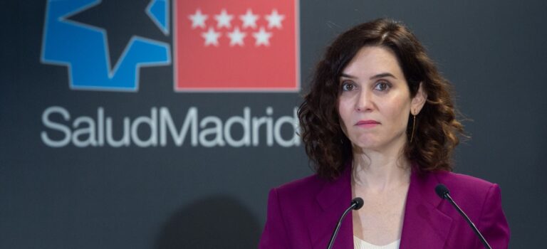 Ayuso reformó la ley justo después de la pandemia para poder desviar dinero de las residencias a la sanidad privatizada