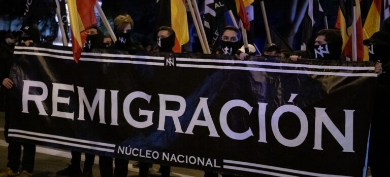 ‘Remigración’: el plan xenófobo de Vox que también defienden grupos neonazis y supremacistas blancos