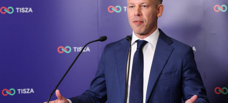 Magyar entierra 16 años del ultraderechista Orbán en Hungría con una incontestable victoria