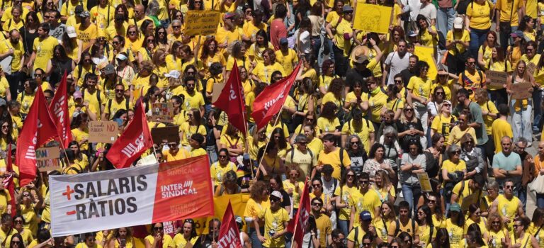 La escuela pública redobla las protestas en Catalunya y País Valencià en un momento clave: «Han echado gasolina al fuego»