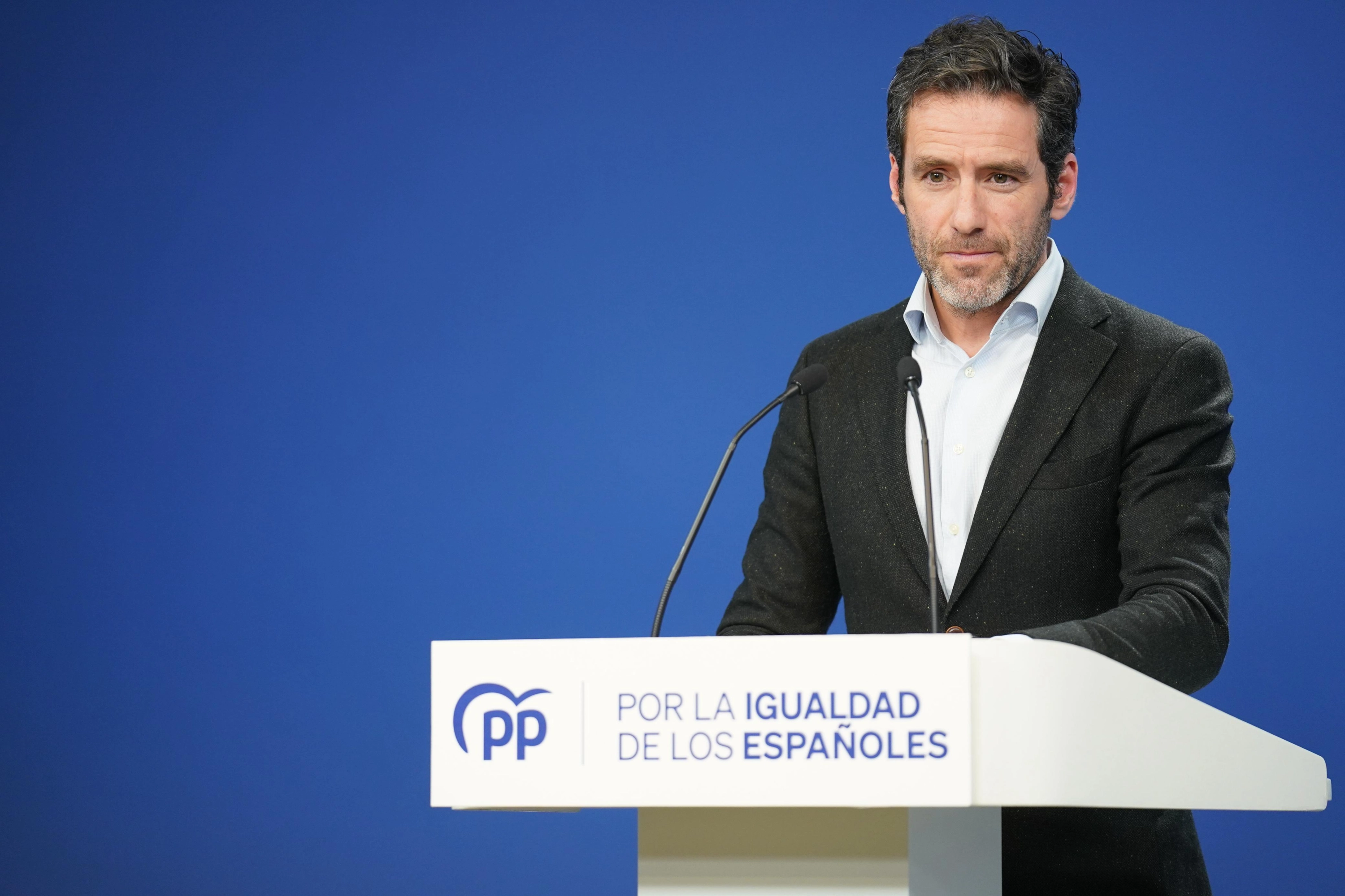 Ábalos mantiene el pulso al PSOE y dimite como presidente de la Comisión de Interior pero no deja su acta de diputado